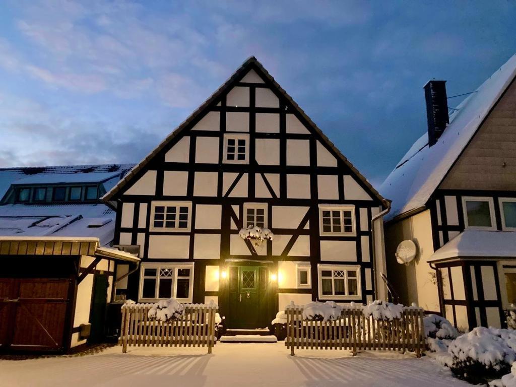 Fachwerkhaus Im Sauerland - Goldhase Anno 1700 Villa Medebach Bagian luar foto